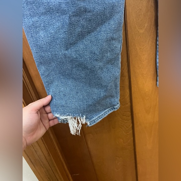 Hollister Curvy Ultra High Rise Vintage Straight Distressed Jeans Size 34 / 19S - Picture 11 of 15